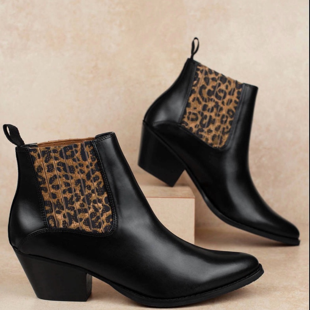 Very Volatile Black and Leopard Ankle Booties sz 10